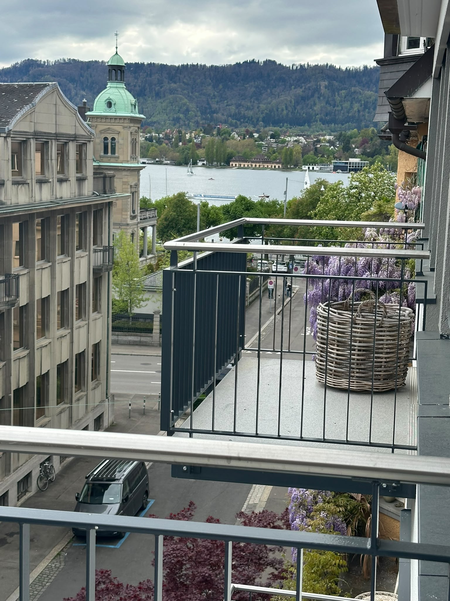 1.5 Zimmer-Wohnung (30 m2) an der Florastrasse mit Balkon 1.5 Zimmer-Wohnung (30 m2) an der Florastrasse mit Balkon