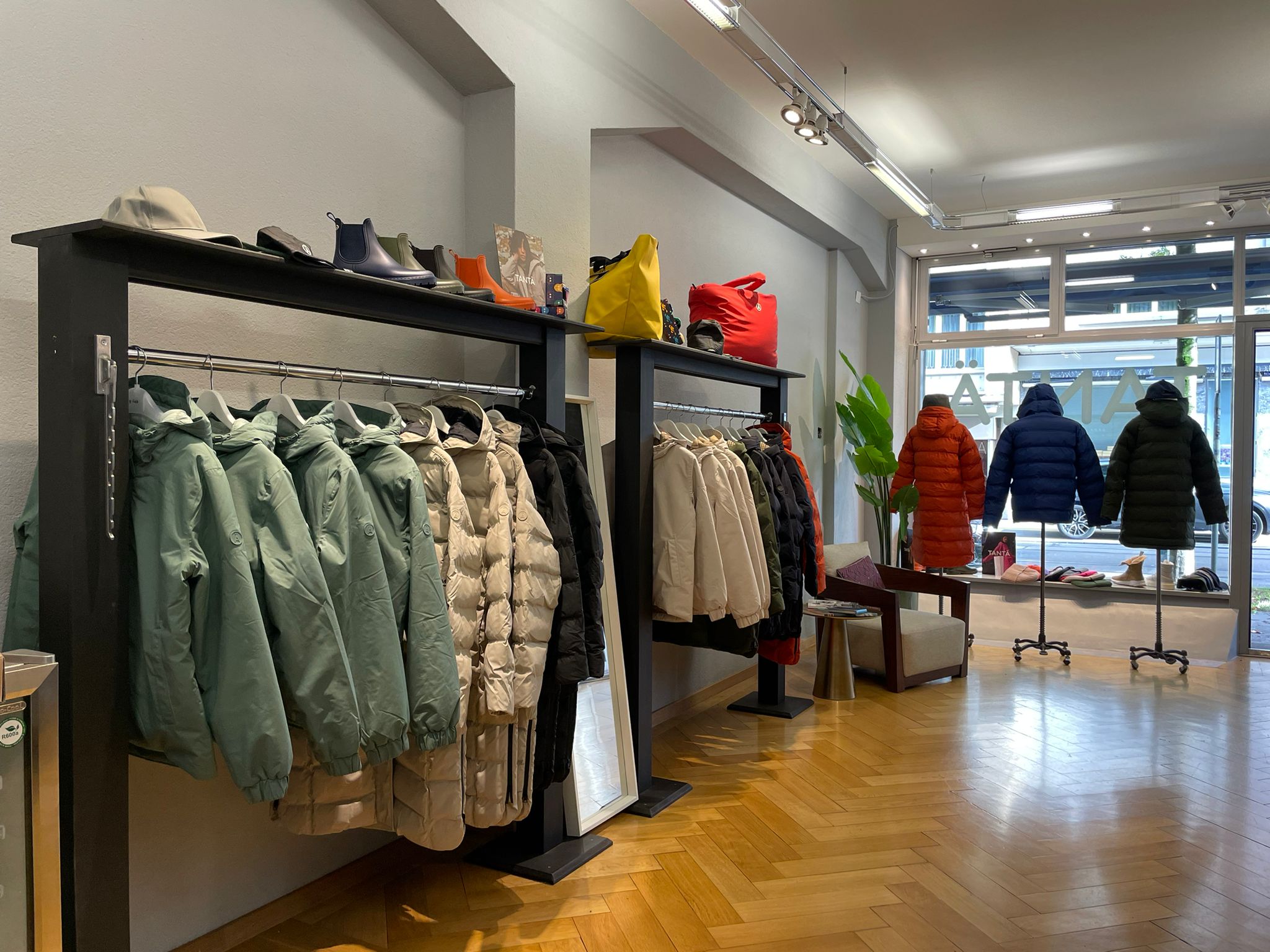 TANTÄ Rainwear, stereo & friends store