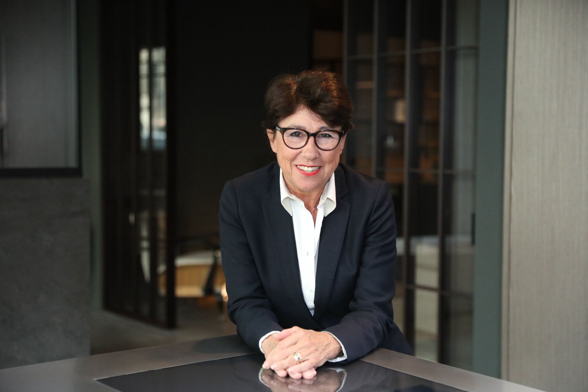 Ester Crameri, Immobilienmaklerin