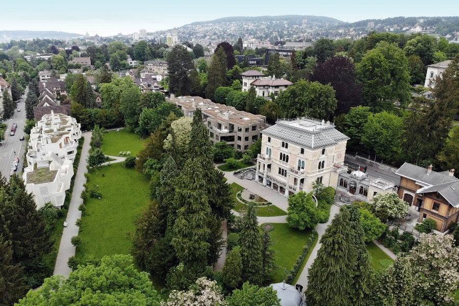 Park der Villa Patumbah