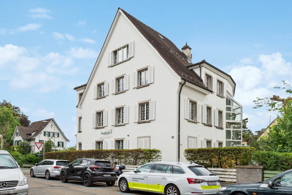 Helle, stilvolle Büro- oder Praxisräume (95 m2) an der Zollikerstrasse