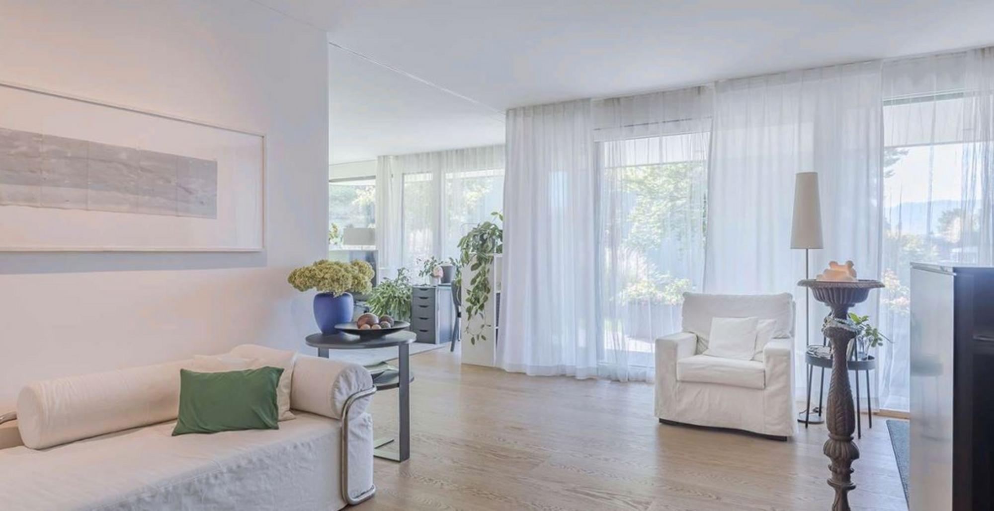 Exklusive 2.5 Zimmer-Wohnung (117 m2) mit grosser Terrasse Exklusive 2.5 Zimmer-Wohnung (117 m2) mit grosser Terrasse