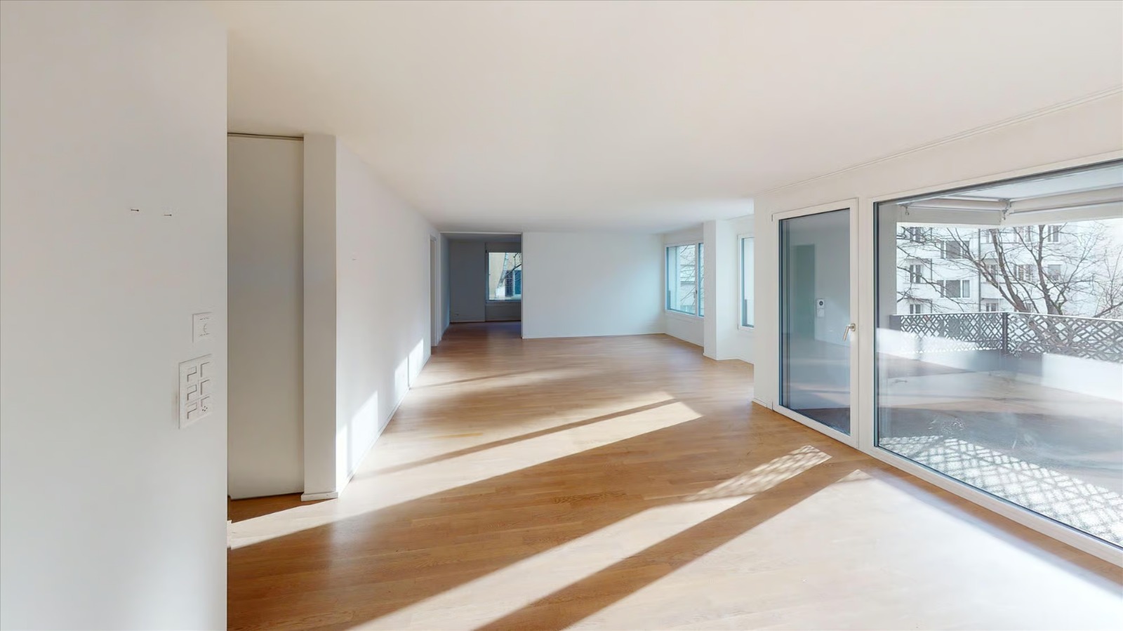 Grosszügige 3.5 Zimmer-Wohnung (107 m2) mit Balkon Grosszügige 3.5 Zimmer-Wohnung (107 m2) mit Balkon