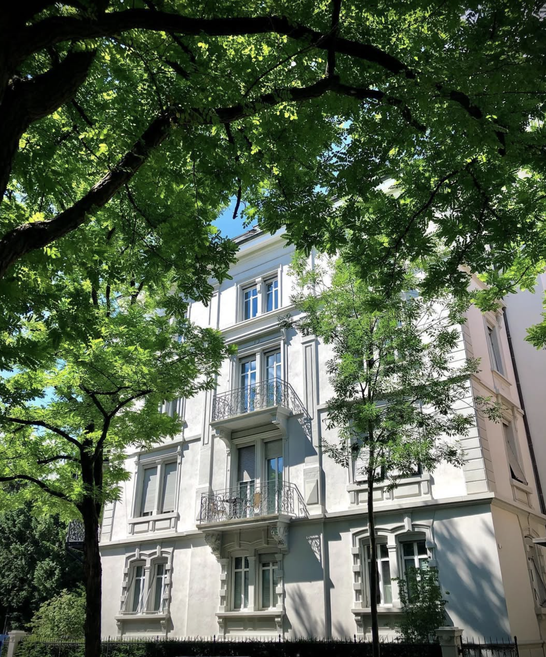 Altbau: Gepflegte 2.5 Zimmer-Wohnung an der Dufourstrasse 96 Altbau: Gepflegte 2.5 Zimmer-Wohnung an der Dufourstrasse 96