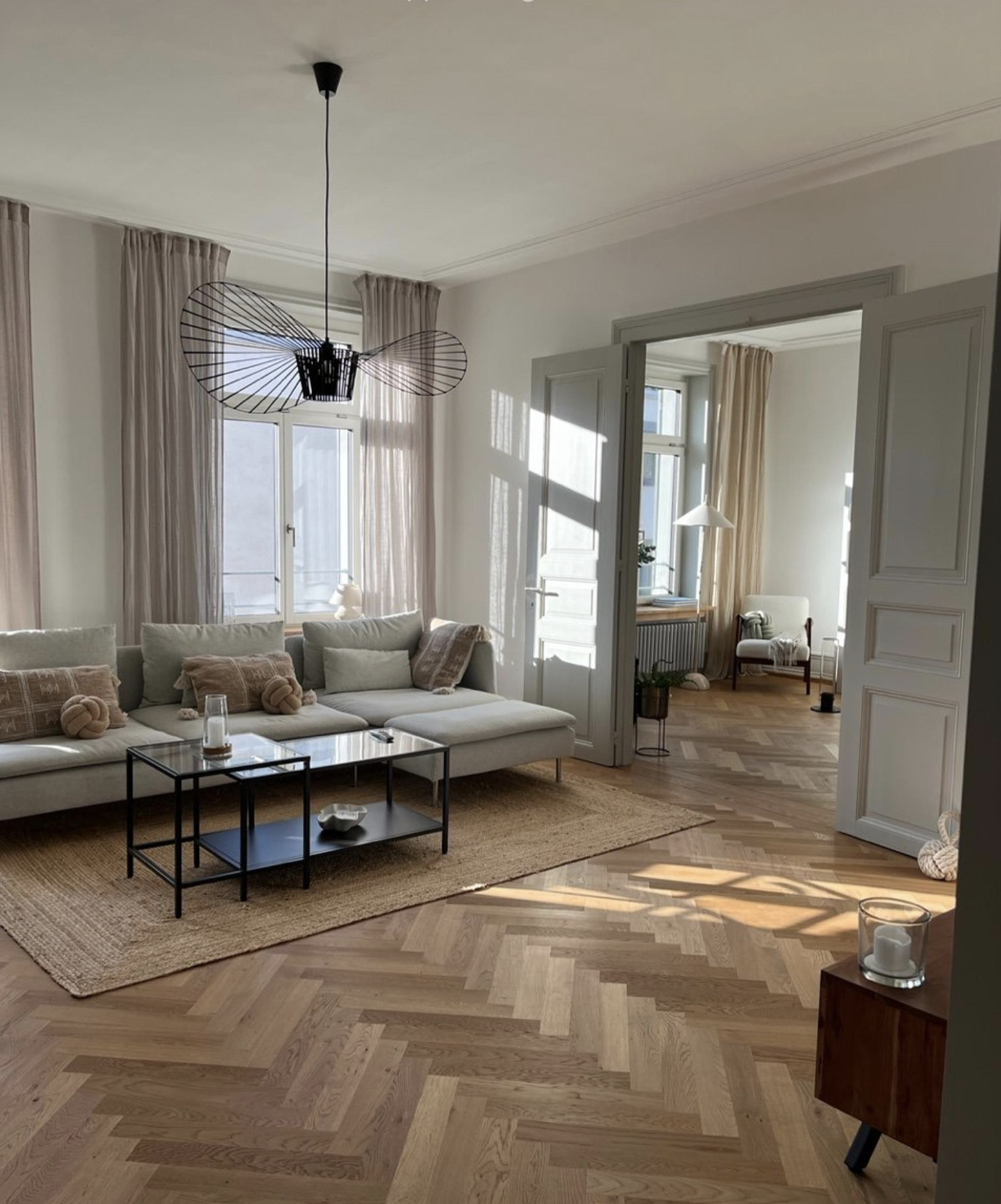 Helle, gepflegte 4.5 Zimmer-Wohnung (130 m2) mit Balkon an der Kreuzstrasse