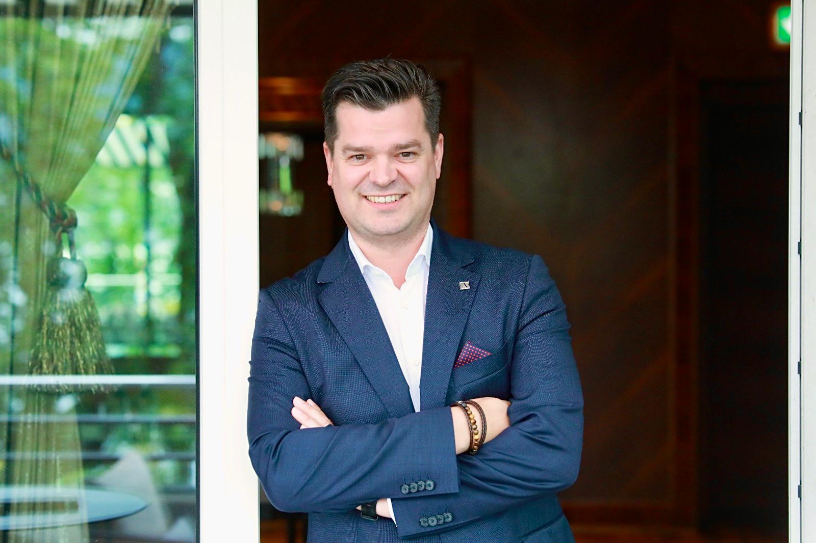 «Gastfreundschaft neu denken – Ein Gespräch mit Raphael Pedroncelli, General Manager AMERON Zürich Bellerive au Lac» «Gastfreundschaft neu denken – Ein Gespräch mit Raphael Pedroncelli, General Manager AMERON Zürich Bellerive au Lac»