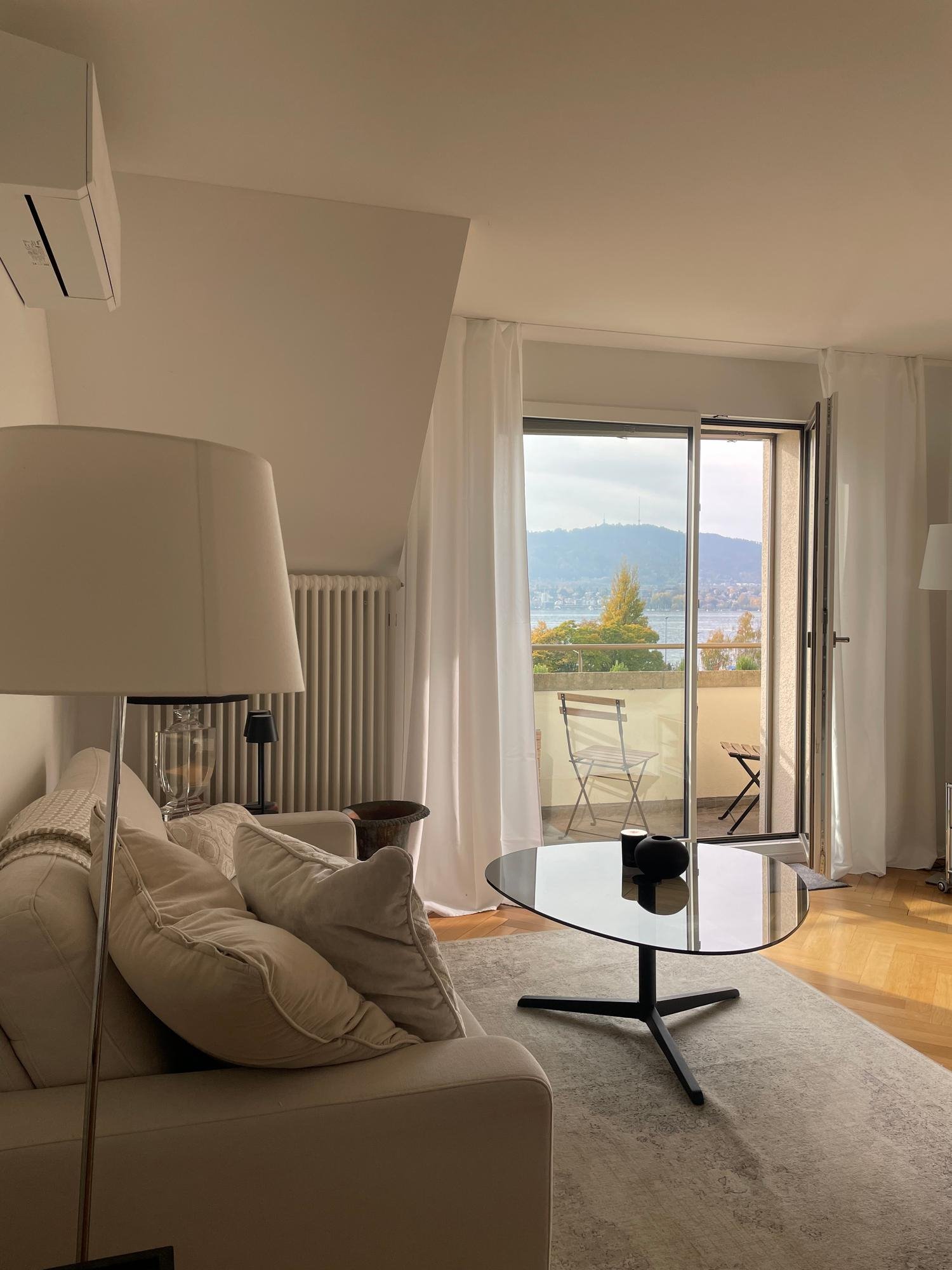 Renovierte Altbau 2 Zimmer-Wohnung mit Seeblick und Balkon Renovierte Altbau 2 Zimmer-Wohnung mit Seeblick und Balkon