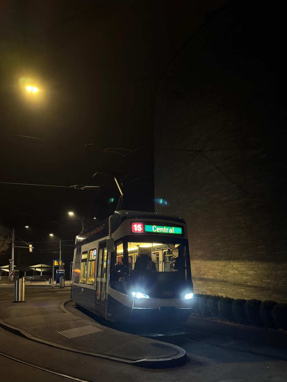 Seefeld rollt neu: die Tramlinien 11 und 15 ersetzen 2 und 4 Seefeld rollt neu: die Tramlinien 11 und 15 ersetzen 2 und 4