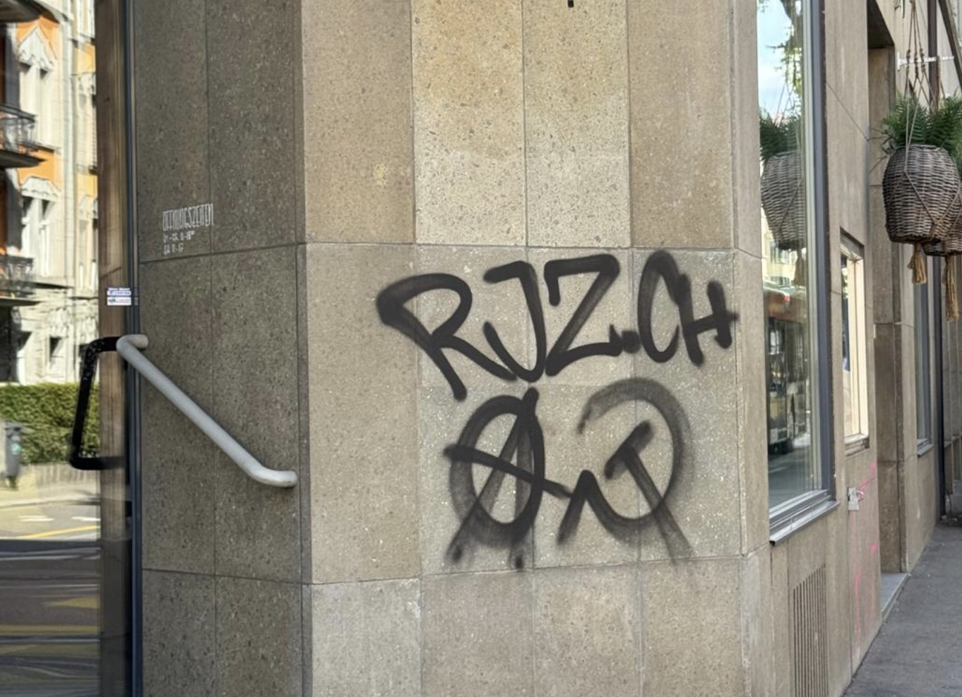 Zwischen Protest, Identität und Stadtbild – Zürichs neue Graffitikultur Zwischen Protest, Identität und Stadtbild – Zürichs neue Graffitikultur