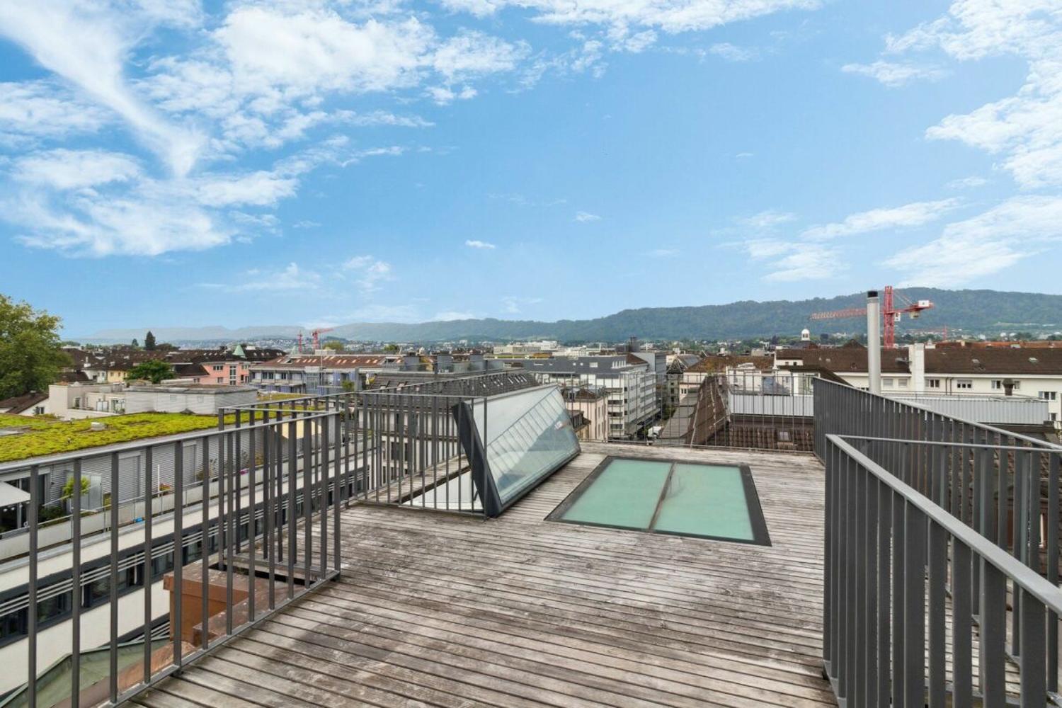 Exklusive 3.5 Zimmer-Dachwohnung (158 m2) mit Terrasse Exklusive 3.5 Zimmer-Dachwohnung (158 m2) mit Terrasse